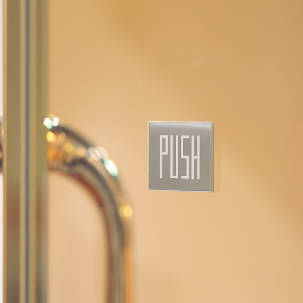ドアサイン(35mm角) DS7-006 PUSH　店舗用品　運営備品　安全用品・標識　室内表示・屋内標識　ドア表示 2枚目